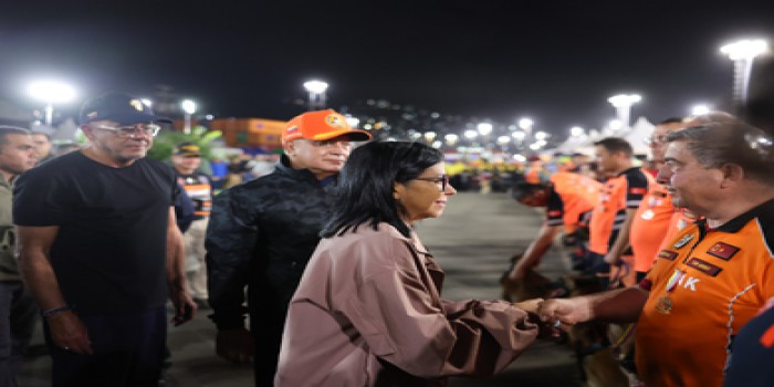 Presidenta (E) Delcy Rodríguez condecora a equipos de búsqueda y salvamento de 7 países